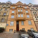 Apartman Retro & Romantic 2br Gem In Center! Karlovy Vary