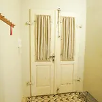 Retro & Romantic 2br Gem In Center! *