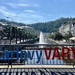 Retro & Romantic 2br Gem In Center! Karlovy Vary