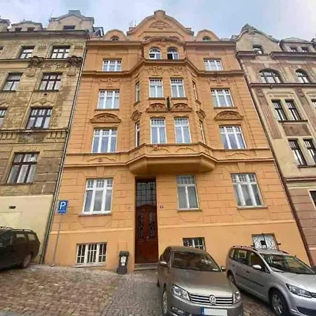 Διαμέρισμα Retro & Romantic 2br Gem In Center! Κάρλοβι Βάρι