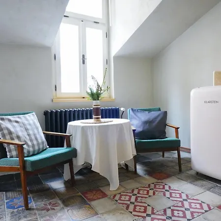 Retro & Romantic 2br Gem In Center! Κάρλοβι Βάρι