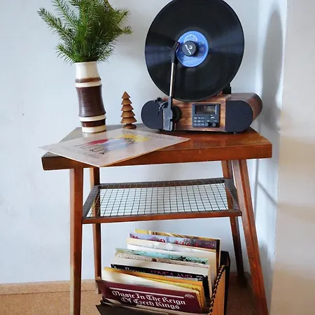 Retro & Romantic 2br Gem In Center! Κάρλοβι Βάρι