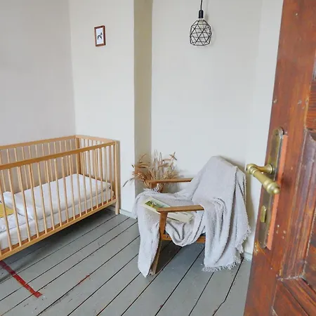 Retro & Romantic 2br Gem In Center! * Κάρλοβι Βάρι