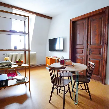 Retro & Romantic 2br Gem In Center! Appartamento Karlovy Vary
