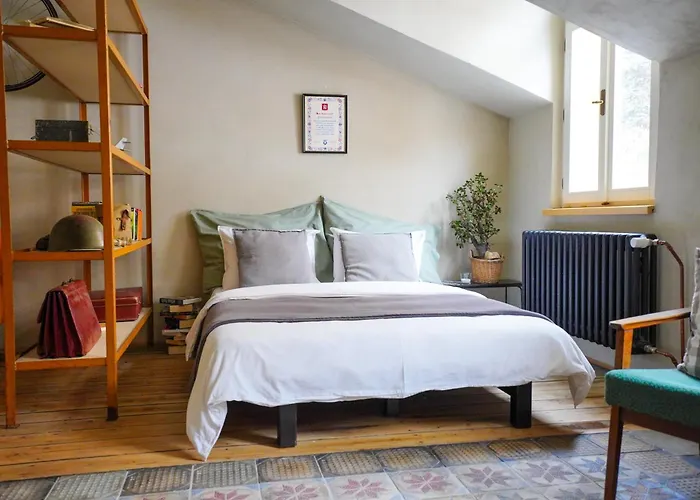 Retro & Romantic 2br Gem In Center! Karlovy Vary