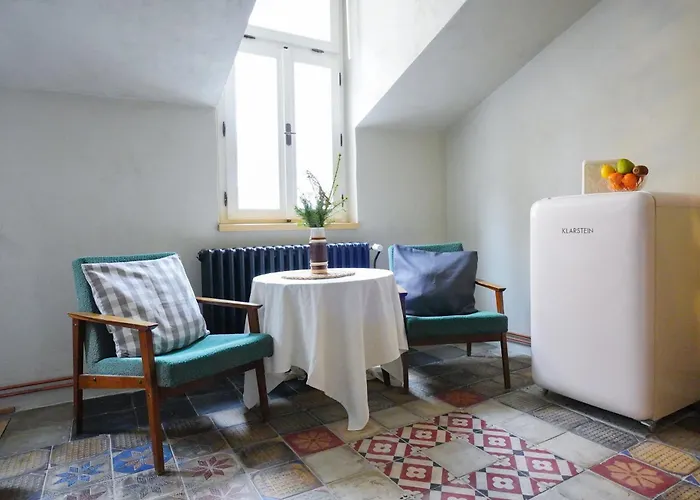 Retro & Romantic 2br Gem In Center! Karlovy Vary