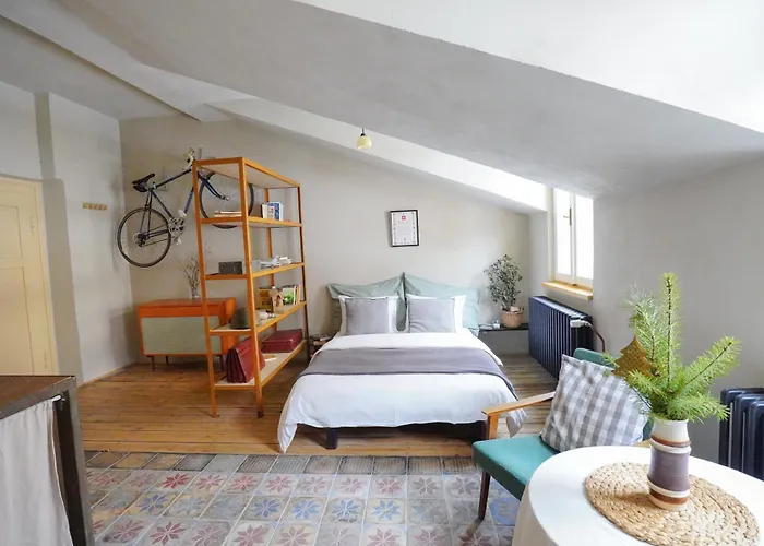 Retro & Romantic 2br Gem In Center! Karlovy Vary