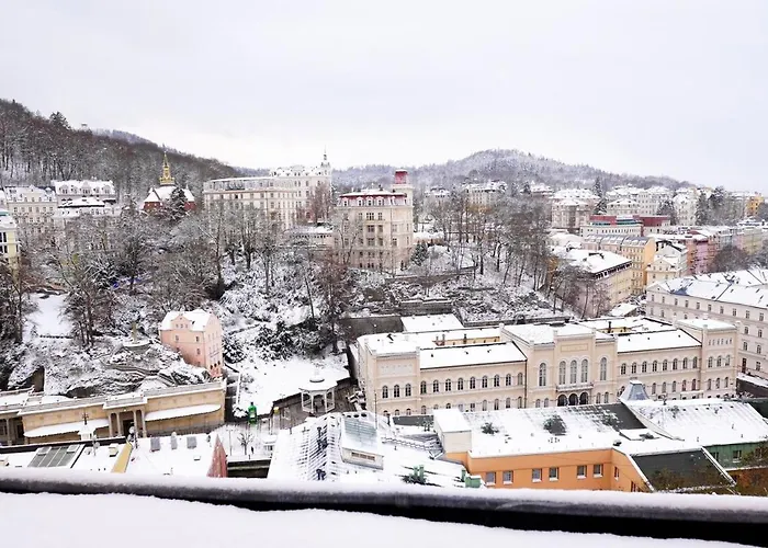 Retro & Romantic 2br Gem In Center! * Κάρλοβι Βάρι